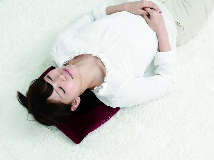 寝ころびマッサージャー 肩もん | マッサージ機 | 製品情報